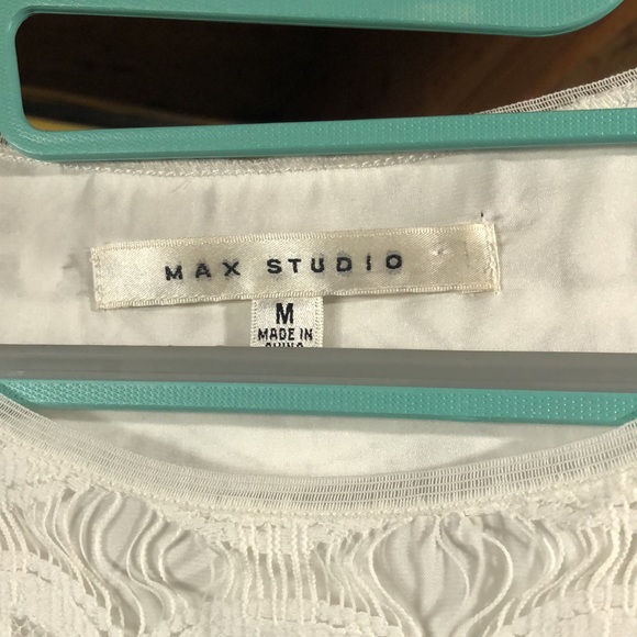 Woman’s white Max Studio lace dress - Picture 3 of 7